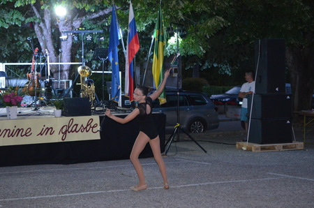 Škocjan poje in igra